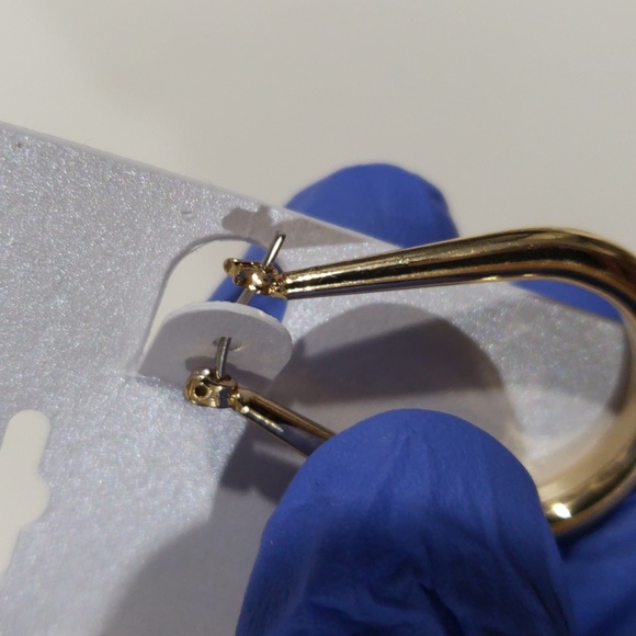 Lori's Gifts Stylish Elegant gold tone Hoop Earrings - Women's Fashion Jewelry - Picture 9 of 9